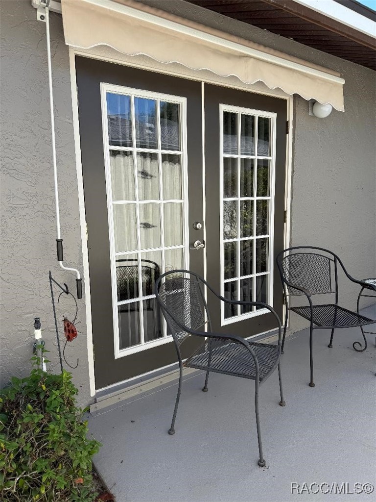 Patio with Roll Out Shade