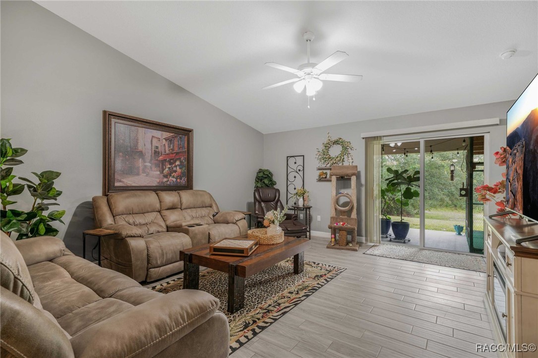 2142 S Gleneagle Terrace, Lecanto, FL 34461