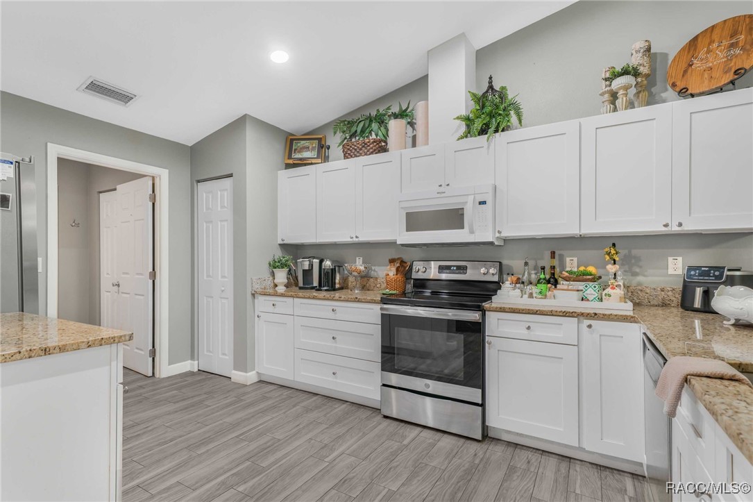 2142 S Gleneagle Terrace, Lecanto, FL 34461