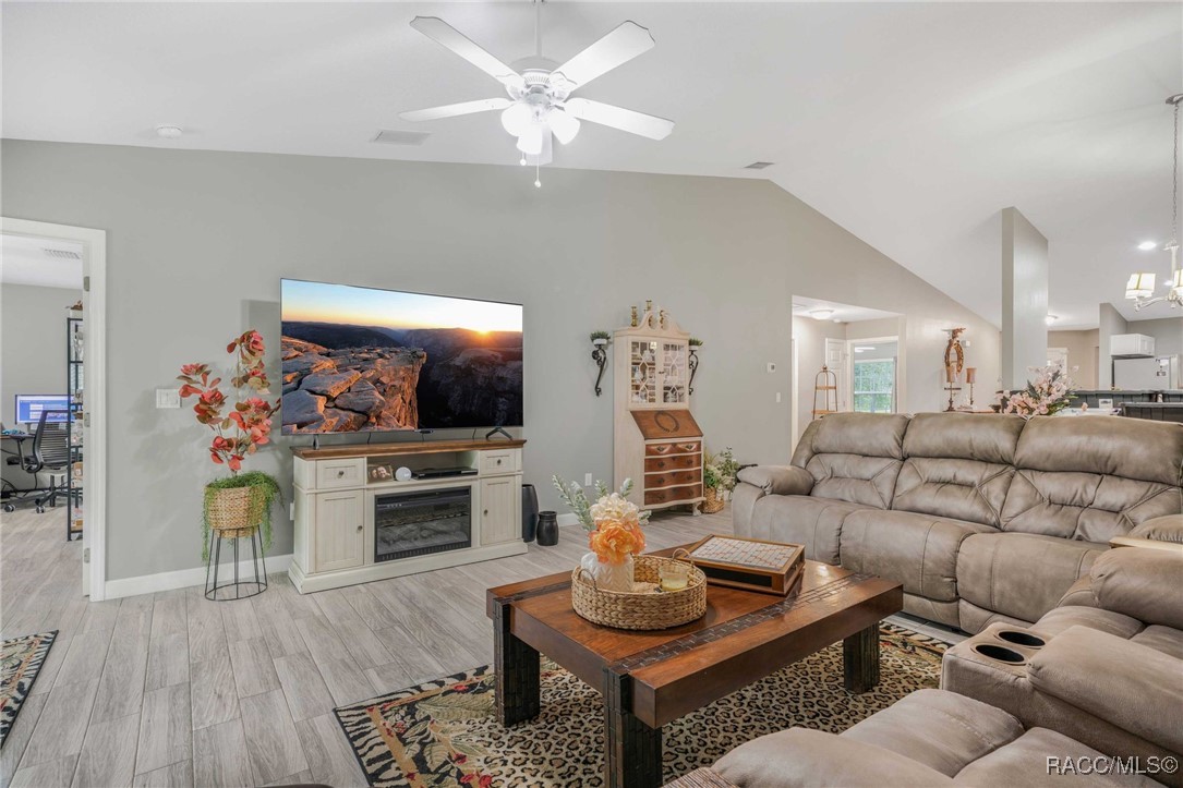 2142 S Gleneagle Terrace, Lecanto, FL 34461