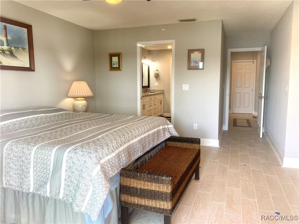 11580 W Bayshore Drive, Crystal River, FL 34429