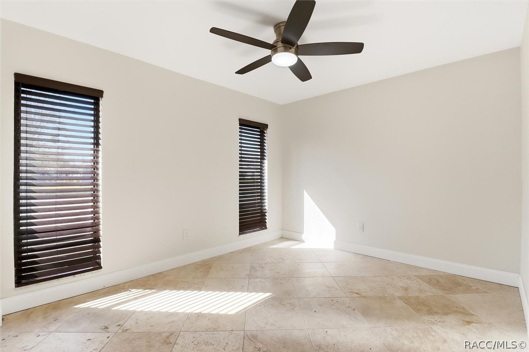 1025 SE 5th Avenue, Crystal River, FL 34429