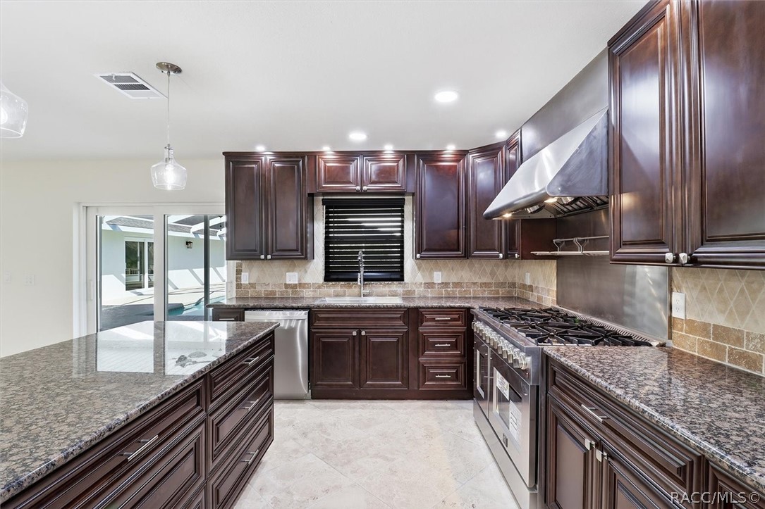 1025 SE 5th Avenue, Crystal River, FL 34429