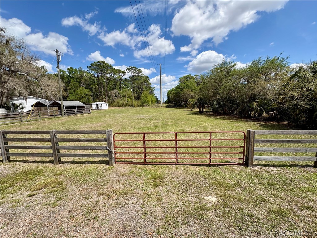 9909 N Northcut Avenue, Crystal River, FL 34428