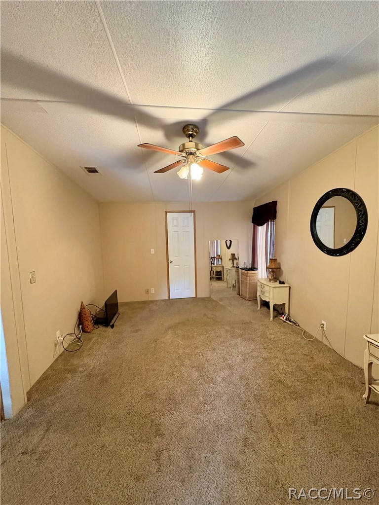 9909 N Northcut Avenue, Crystal River, FL 34428
