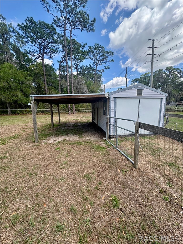 9909 N Northcut Avenue, Crystal River, FL 34428