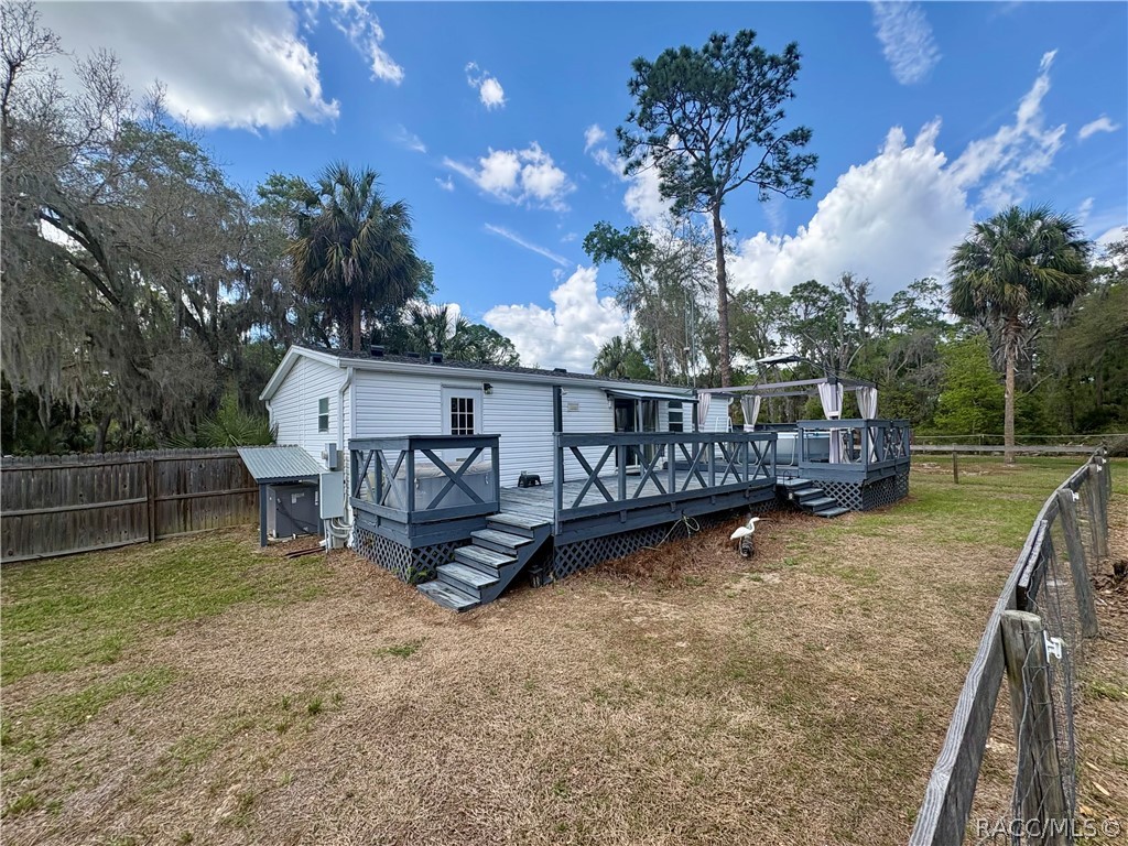 9909 N Northcut Avenue, Crystal River, FL 34428