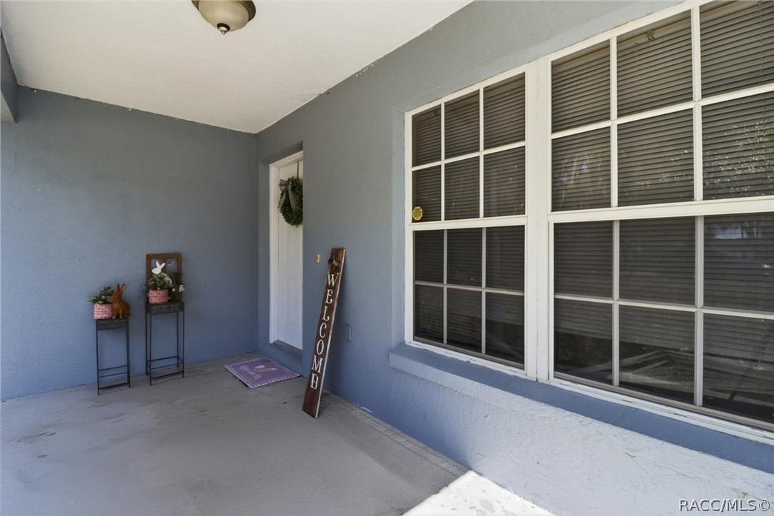 9878 W Riverwood Drive, Crystal River, FL 34428