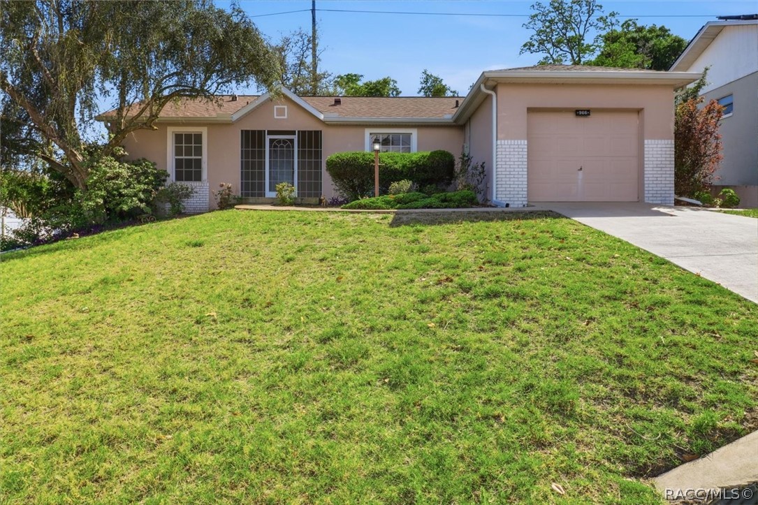 2/2/1 Home in Beverly Hills FLo