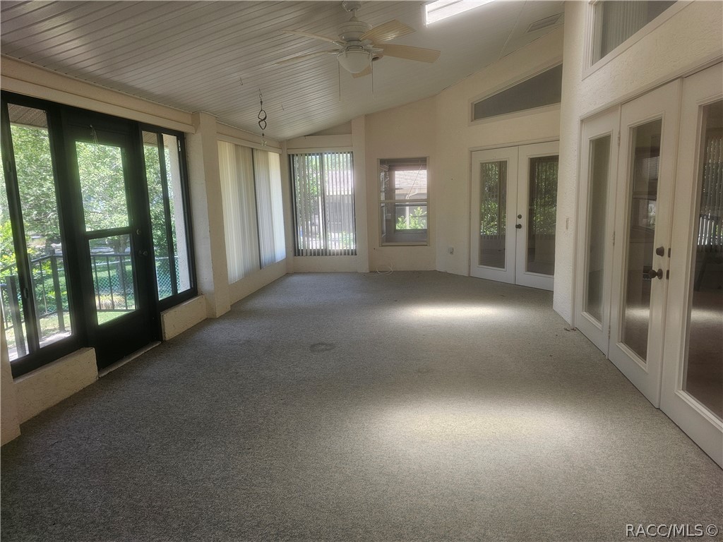 11718 W Riverhaven Drive, Homosassa, FL 34448