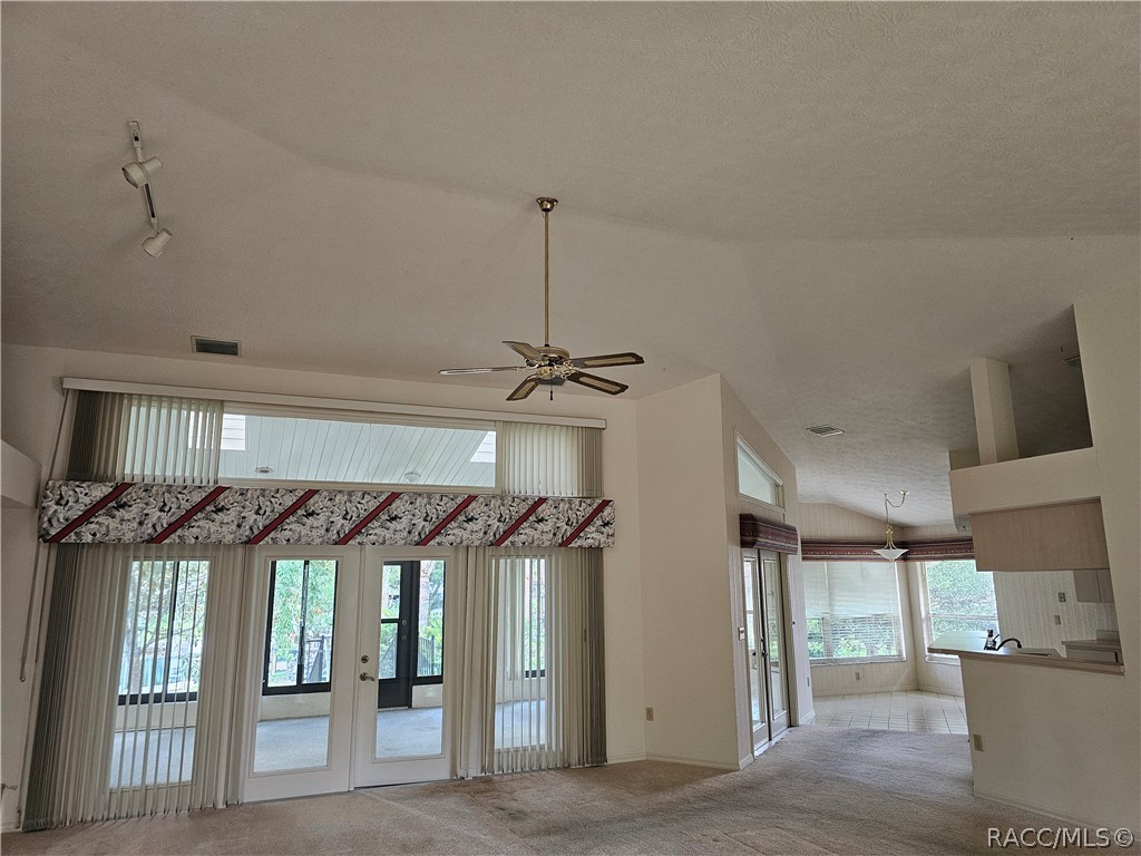 11718 W Riverhaven Drive, Homosassa, FL 34448