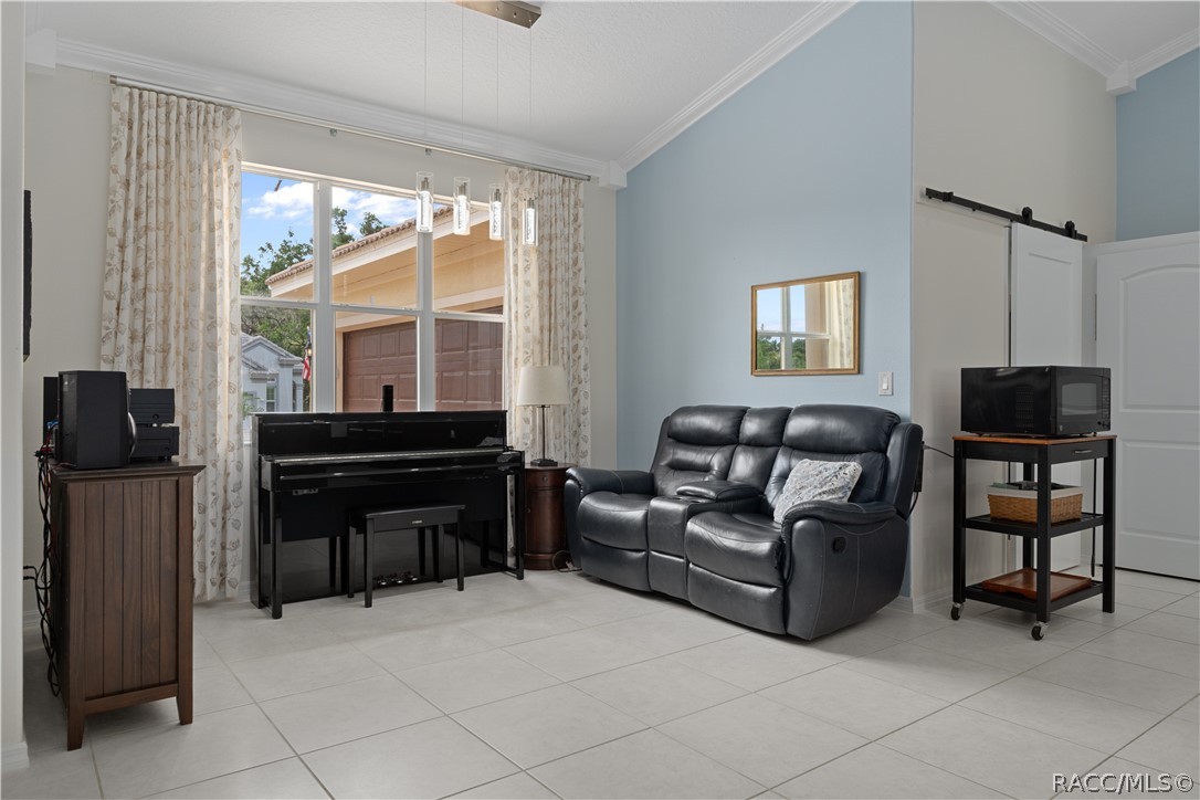 Flex space for music area, sitting area, dining or breakfast nook