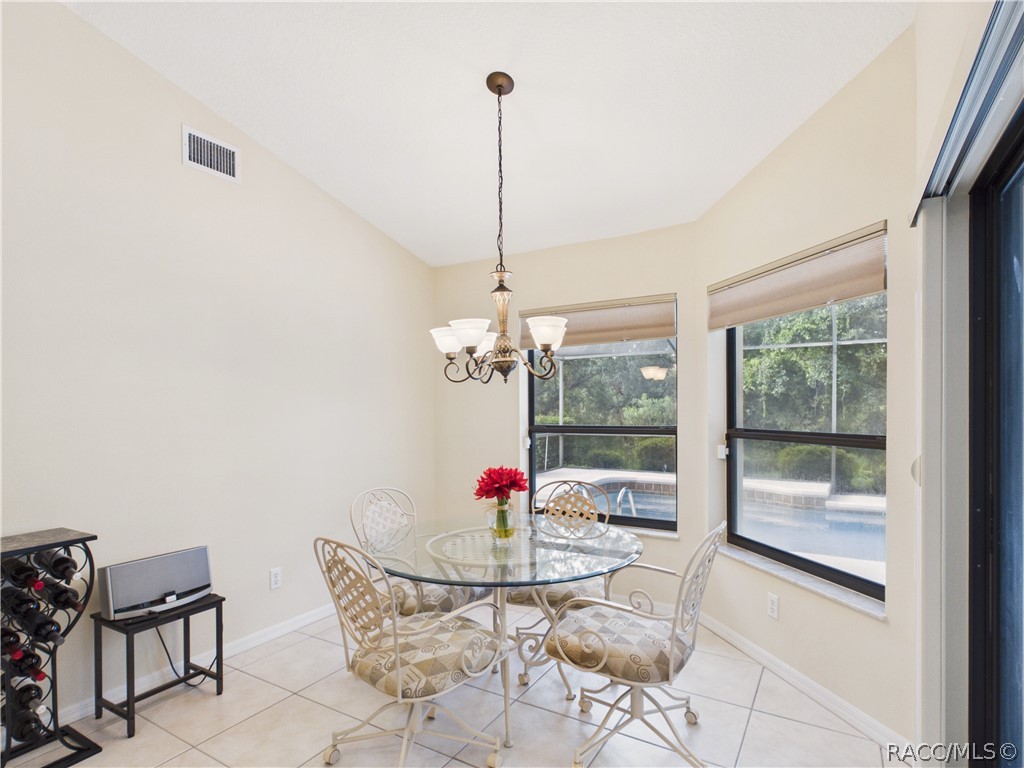 BREAKFAST NOOK 1