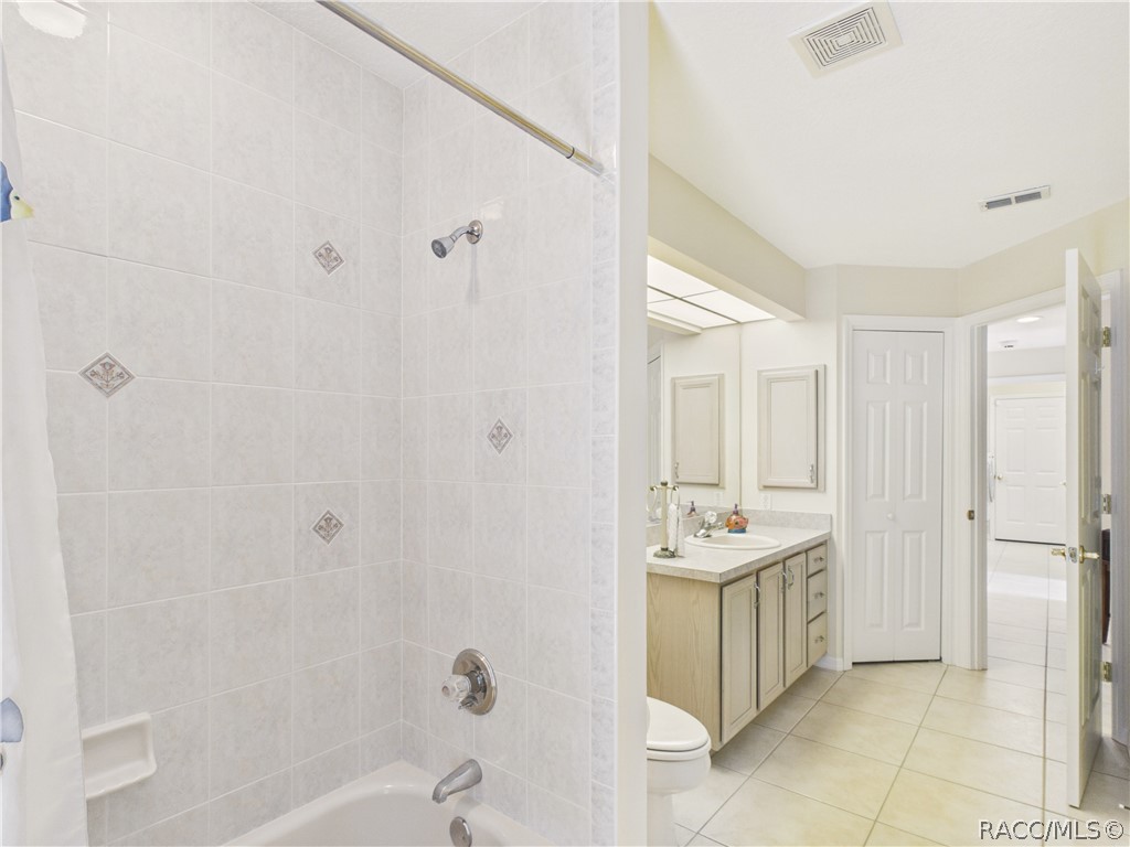 GUEST BATHROOM 1 OPPOSITE VIEW