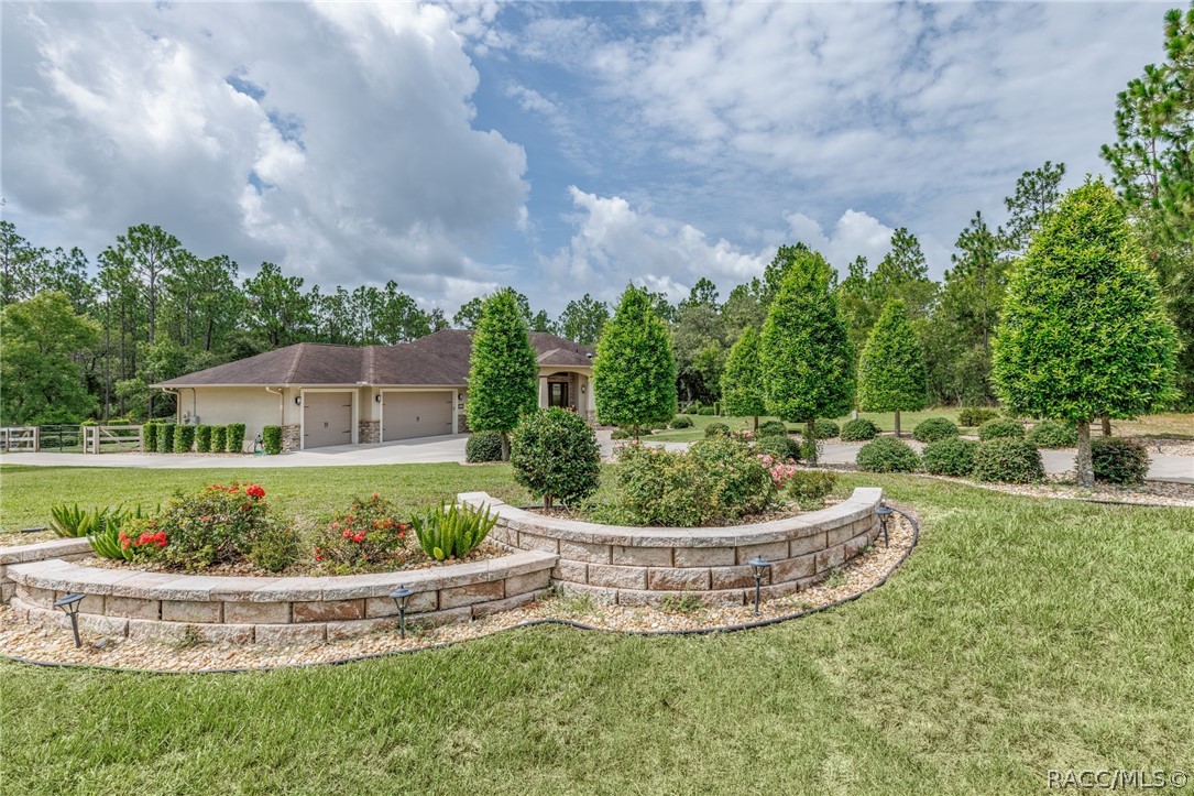4750 W Mohawk Drive, Beverly Hills, FL 34465