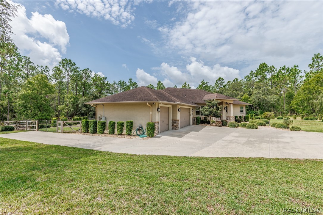 4750 W Mohawk Drive, Beverly Hills, FL 34465