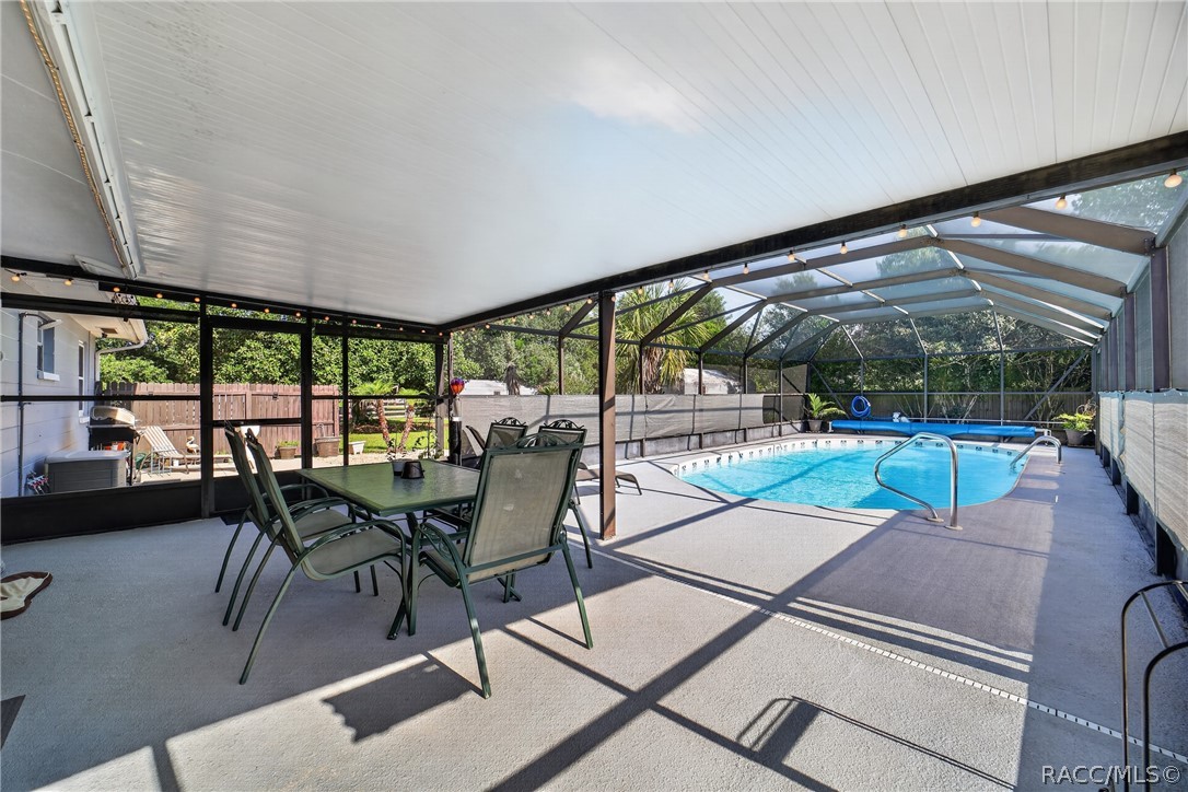 20303 SW Rainbow Lakes Boulevard, Dunnellon, FL 34431