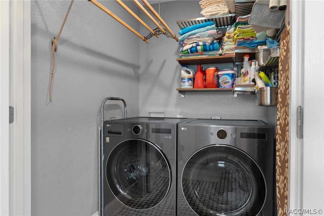 laundry in primary Bathroom