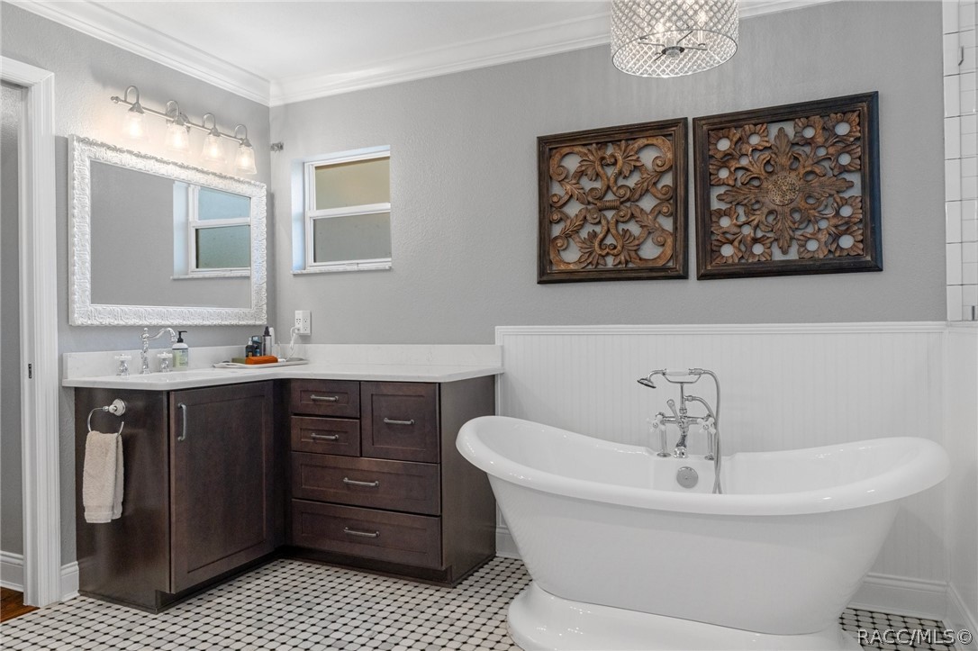 soaking tub
