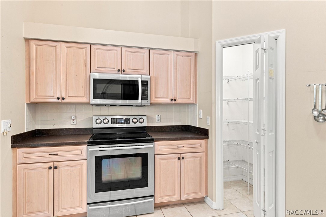 5928 N Oakmont Drive, Beverly Hills, FL 34465