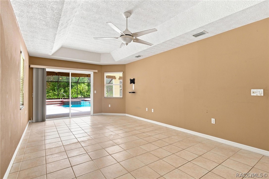 5928 N Oakmont Drive, Beverly Hills, FL 34465