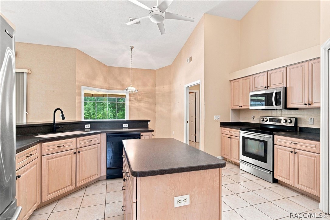 5928 N Oakmont Drive, Beverly Hills, FL 34465