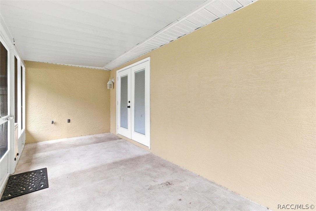 Screened-in Porch