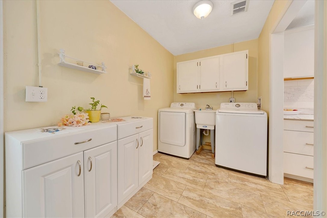 66 S Desoto Street, Beverly Hills, FL 34465