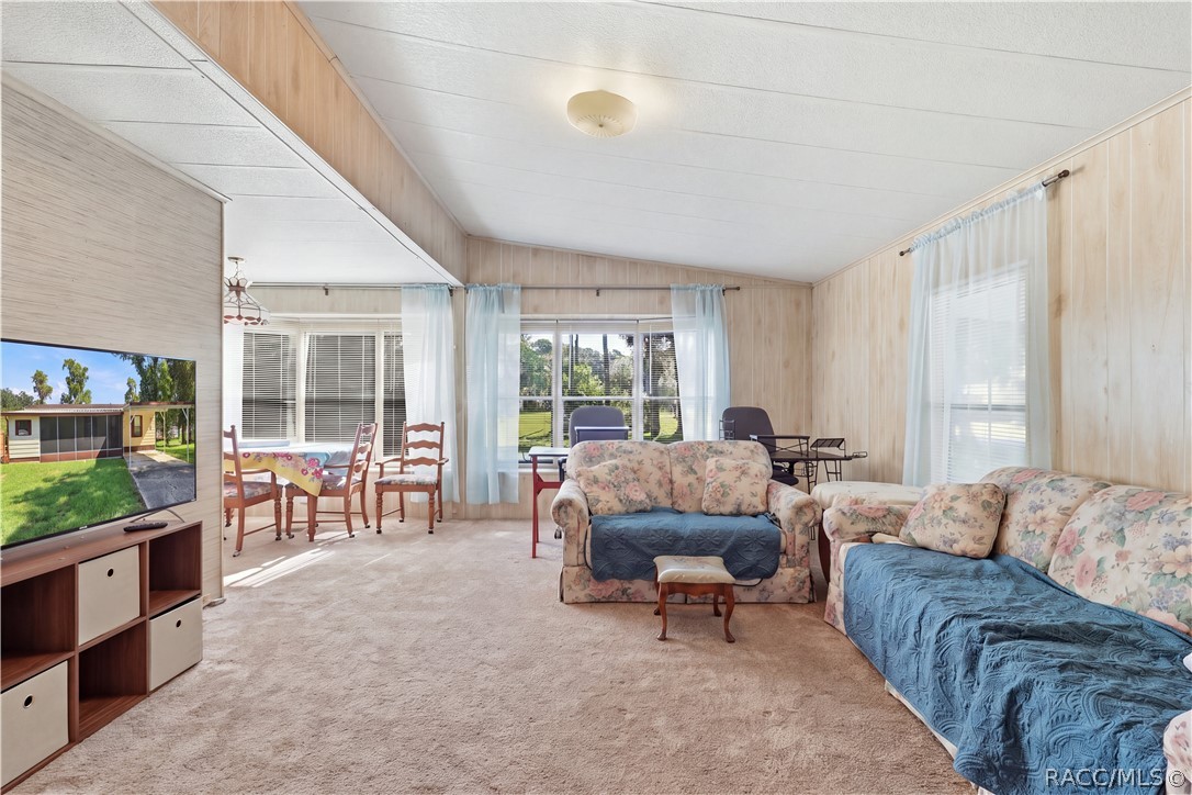 8449 W Dixie Court, Homosassa, FL 34448