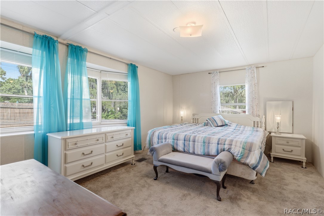 8449 W Dixie Court, Homosassa, FL 34448