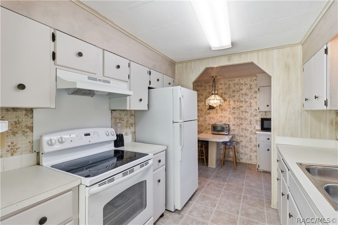 8449 W Dixie Court, Homosassa, FL 34448