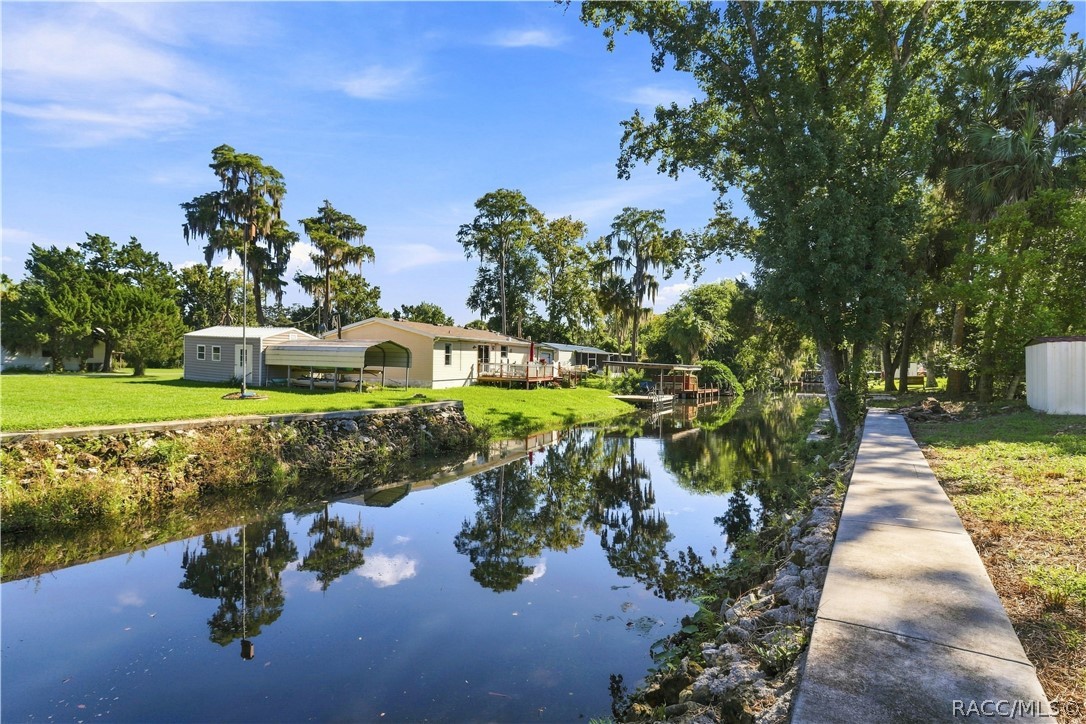 8449 W Dixie Court, Homosassa, FL 34448
