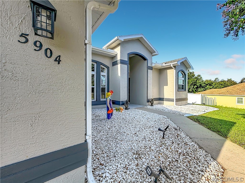 5904 W Meadowpark Lane, Crystal River, FL 34429