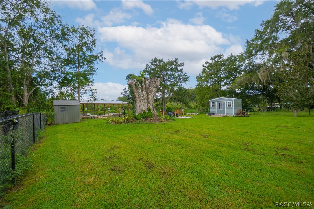 9570 E Tsala Apopka Drive, Floral City, FL 34436
