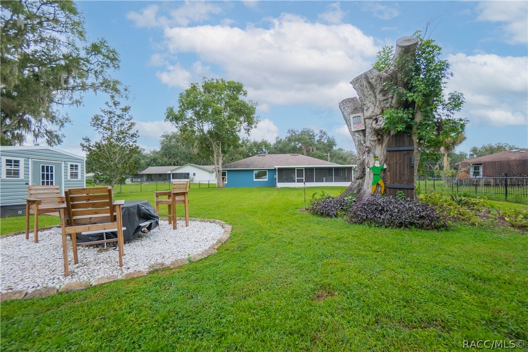 9570 E Tsala Apopka Drive, Floral City, FL 34436