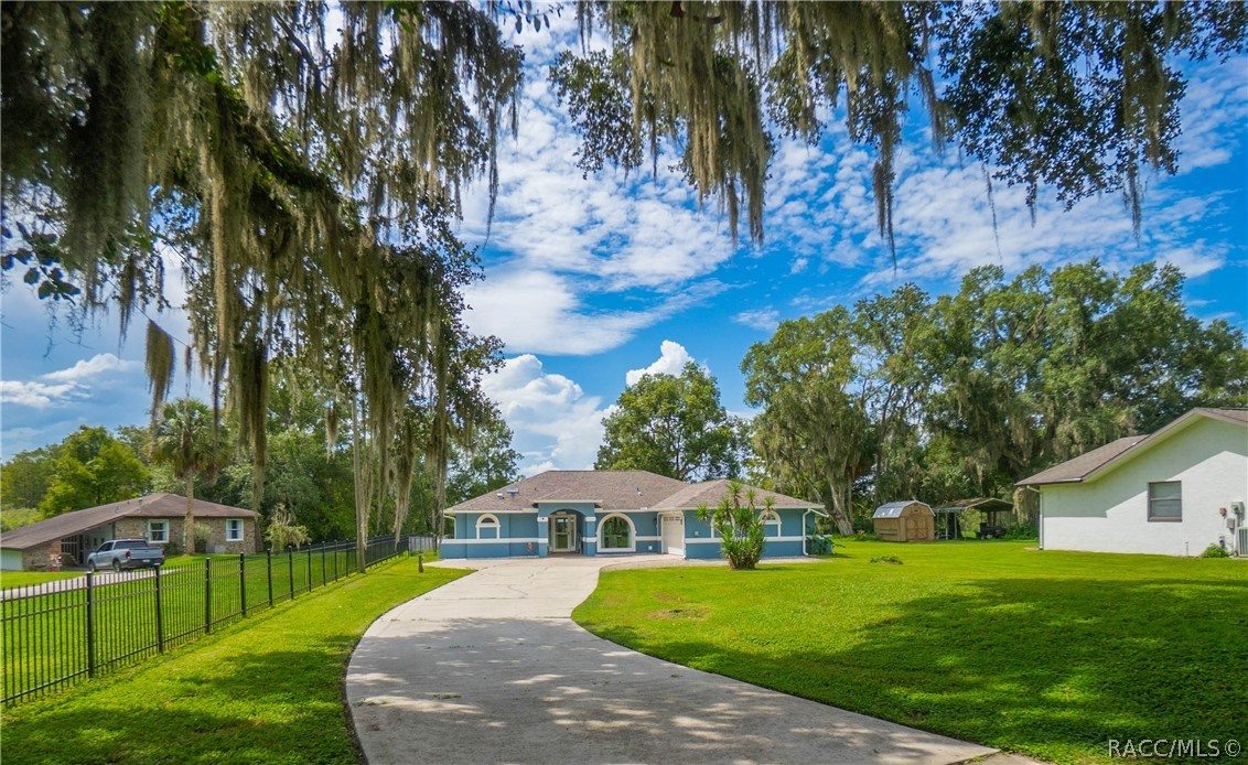 9570 E Tsala Apopka Drive, Floral City, FL 34436