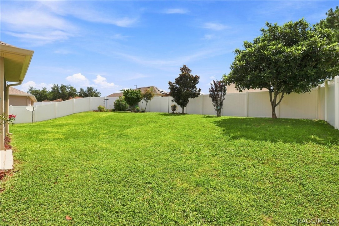 567 W Runyon Loop, Beverly Hills, FL 34465