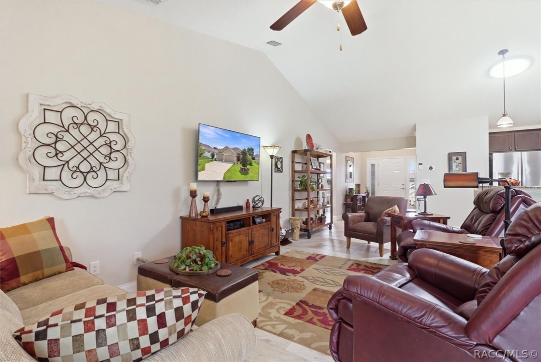 567 W Runyon Loop, Beverly Hills, FL 34465
