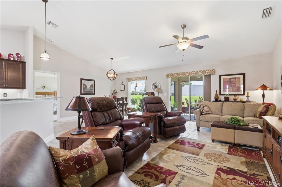 567 W Runyon Loop, Beverly Hills, FL 34465