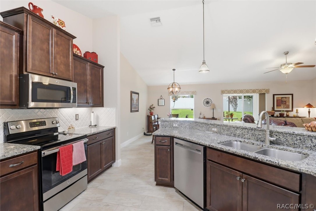 567 W Runyon Loop, Beverly Hills, FL 34465