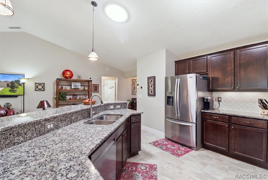 567 W Runyon Loop, Beverly Hills, FL 34465