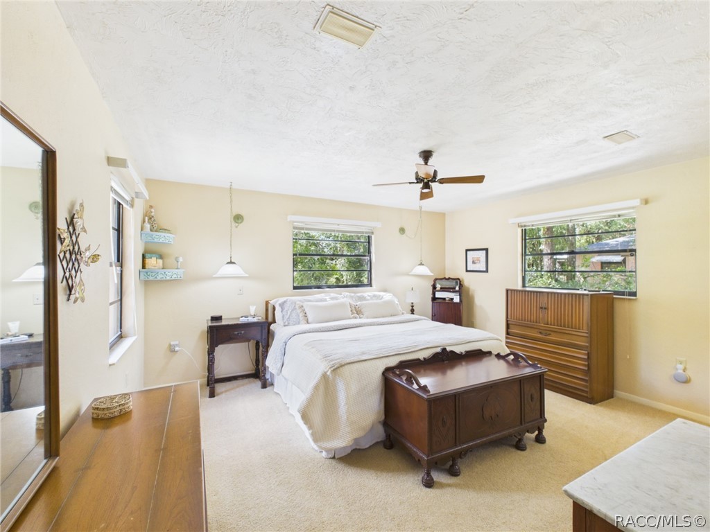814 N Dunkenfield Avenue, Crystal River, FL 34429
