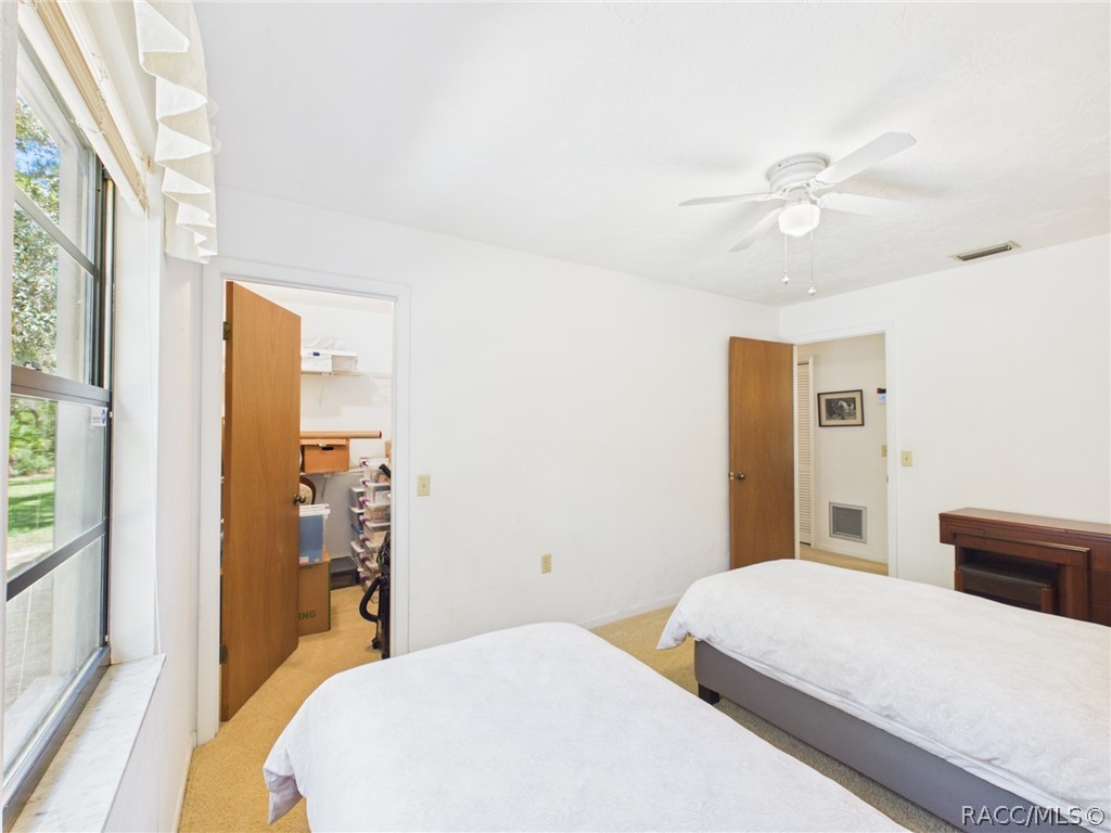 814 N Dunkenfield Avenue, Crystal River, FL 34429