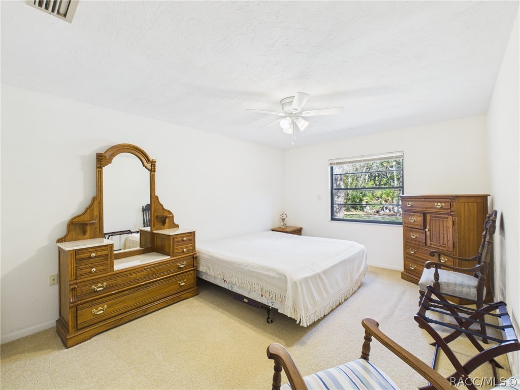 814 N Dunkenfield Avenue, Crystal River, FL 34429
