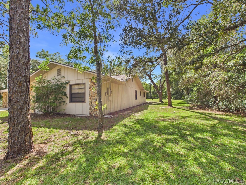 814 N Dunkenfield Avenue, Crystal River, FL 34429