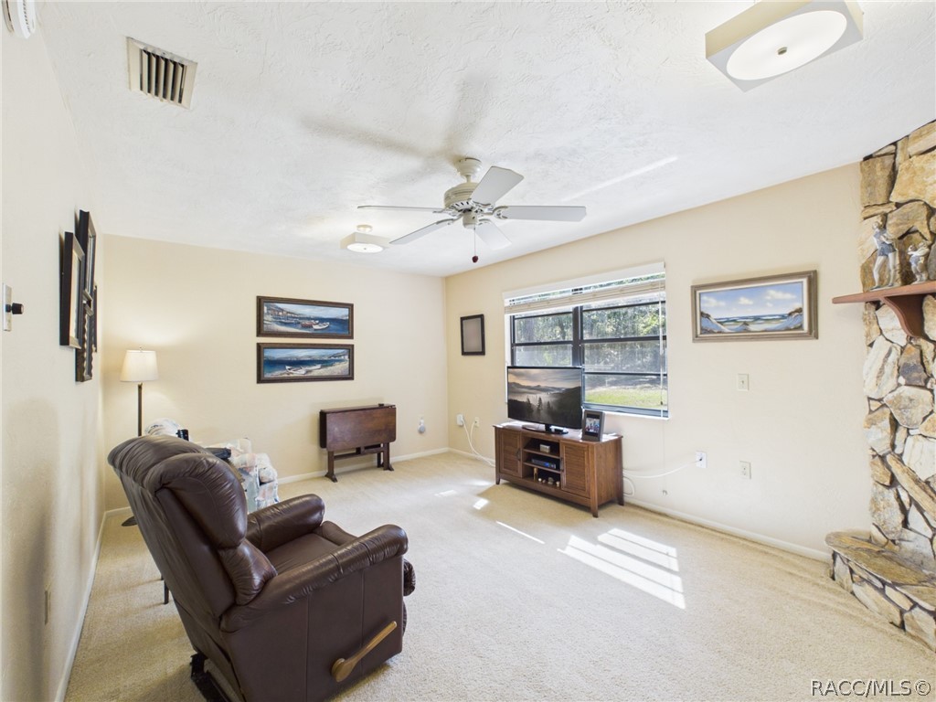 814 N Dunkenfield Avenue, Crystal River, FL 34429