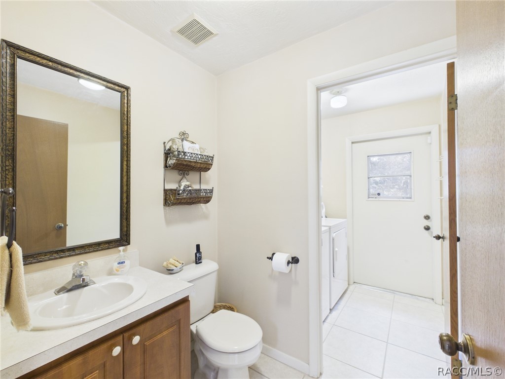814 N Dunkenfield Avenue, Crystal River, FL 34429