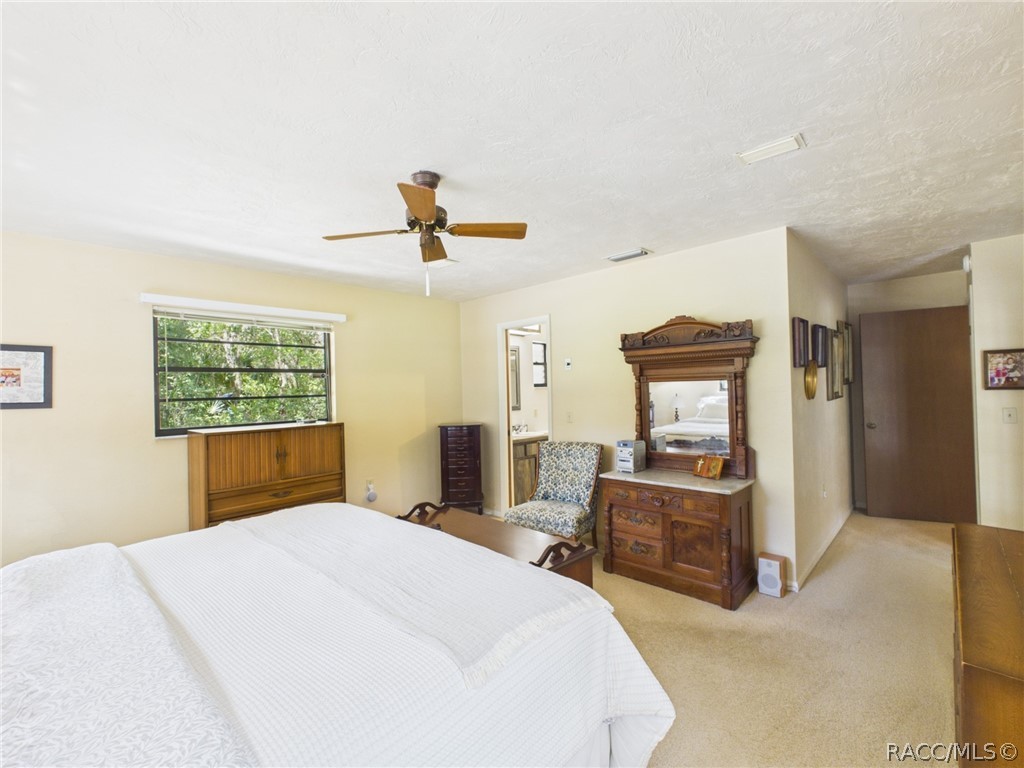 814 N Dunkenfield Avenue, Crystal River, FL 34429