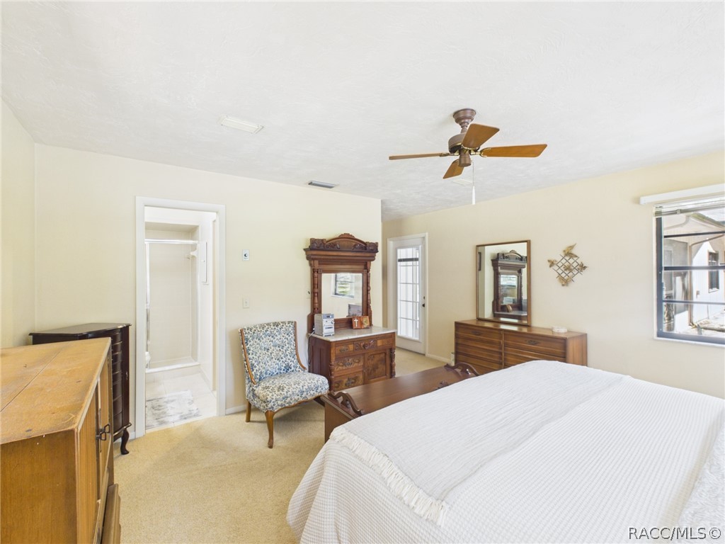 814 N Dunkenfield Avenue, Crystal River, FL 34429
