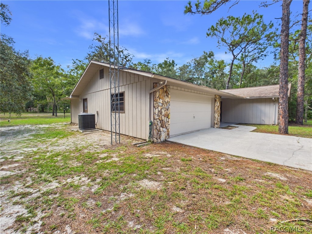 814 N Dunkenfield Avenue, Crystal River, FL 34429